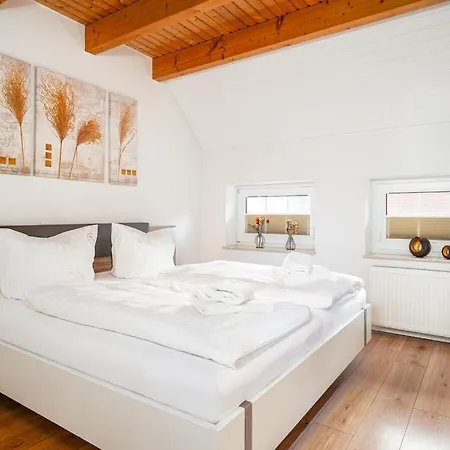 With 2 Bedrooms غريتسيل