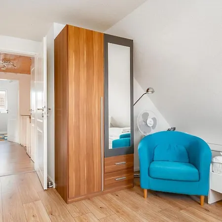 With 2 Bedrooms شقة